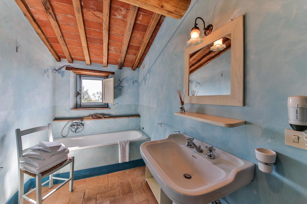 Odina Agriturismo Loro Ciuffenna Habitación foto